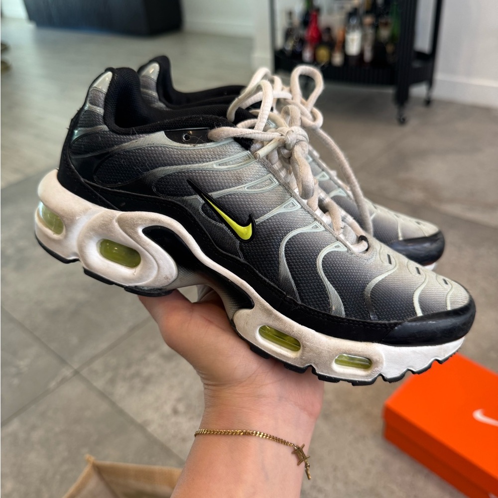 Nike Black and Neon Green Athletic Shoes
